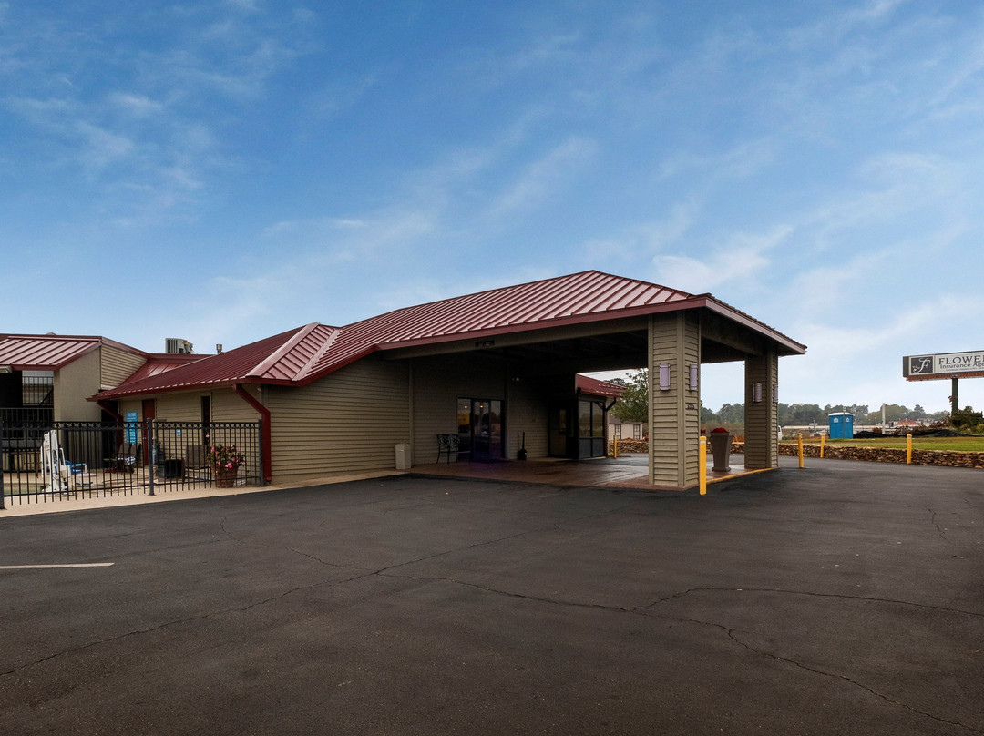 贝斯特韦斯特多森旅馆&套房酒店主图