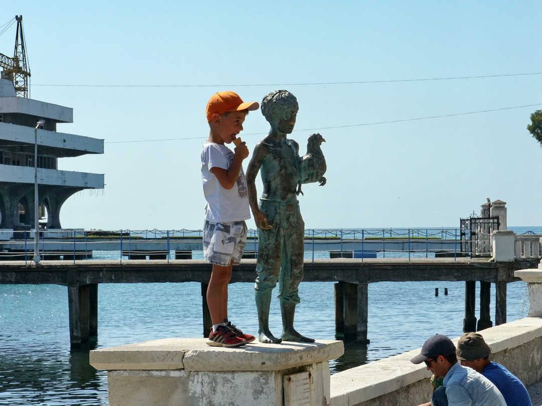 Sculpture Chik and Chicken-Sukhumi必去景点