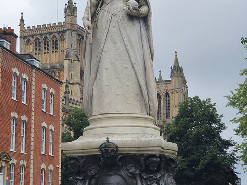 Statue of Queen Victoria-布里斯托尔必去景点
