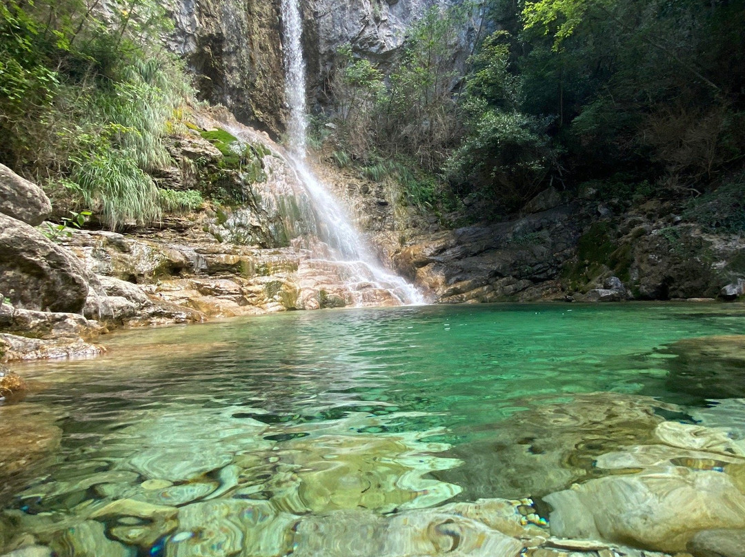 Orlias Waterfalls景点图片
