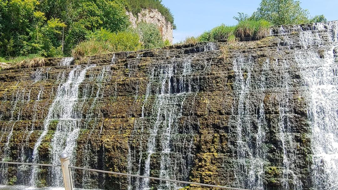 Thunder Bay Falls-加利纳必去景点