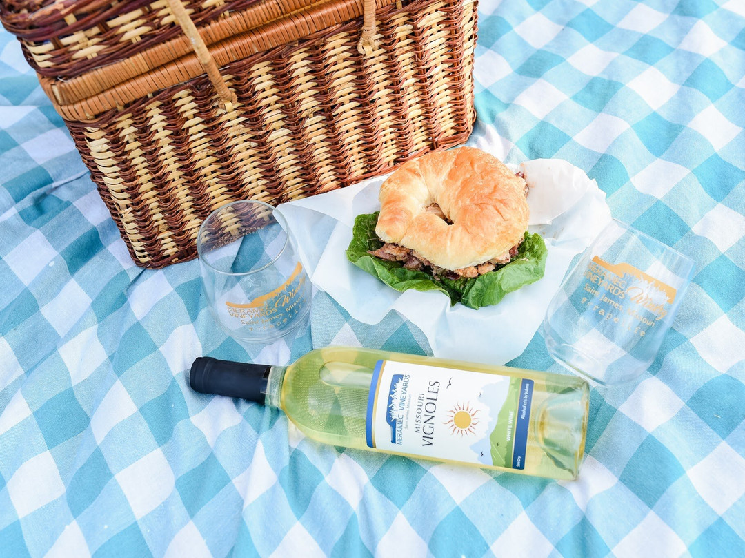 Peace Love Sangria-Saint James必去景点