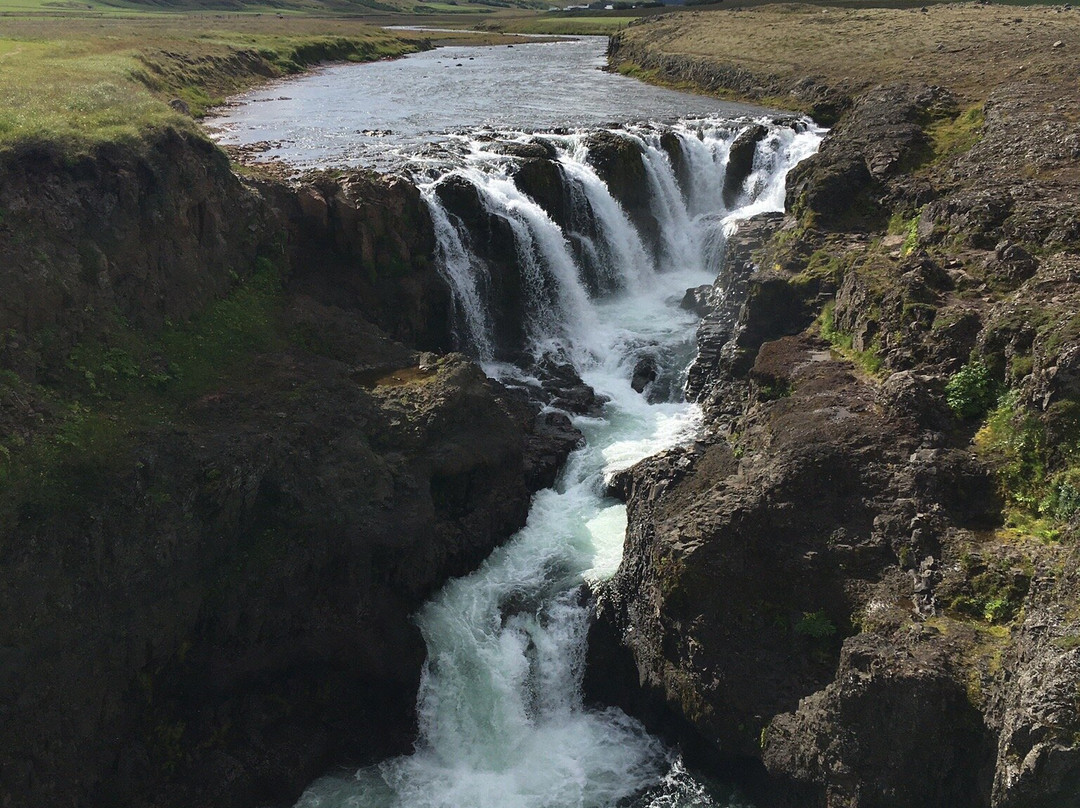Kolugljufur Waterfall-华姆斯唐吉必去景点