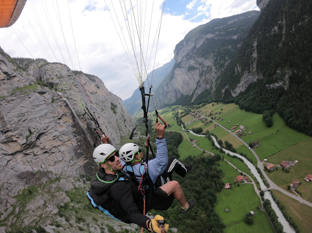 Airtime Paragliding-劳特布龙嫩必去景点