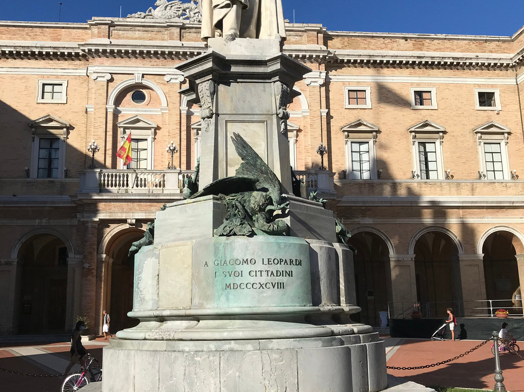Statua di Giacomo Leopardi景点图片