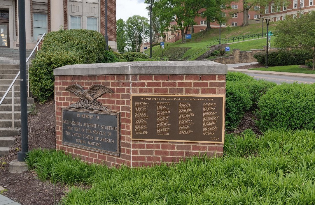 U.S.S. West Virginia Memorial Plaza景点图片