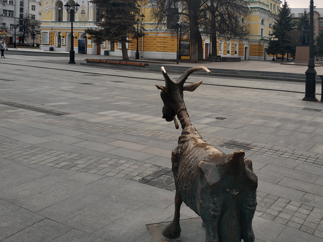 Sculpture the Funny Goat景点图片