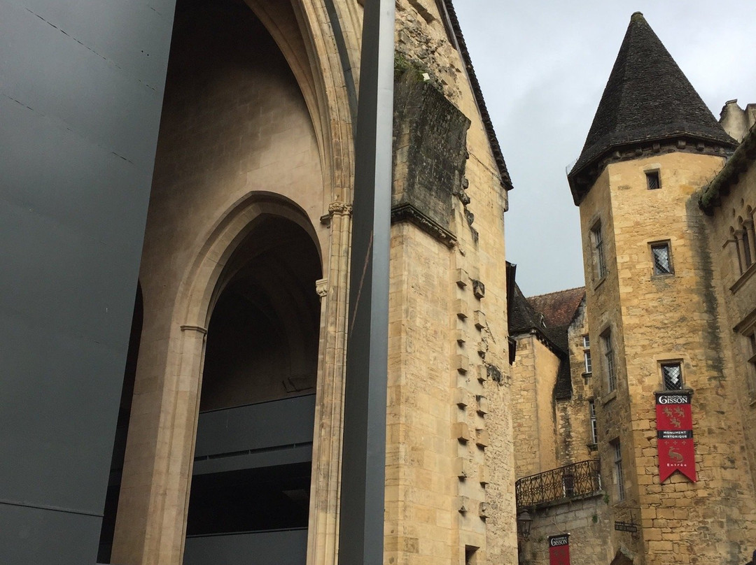 Eglise Sainte-Marie-萨尔拉必去景点
