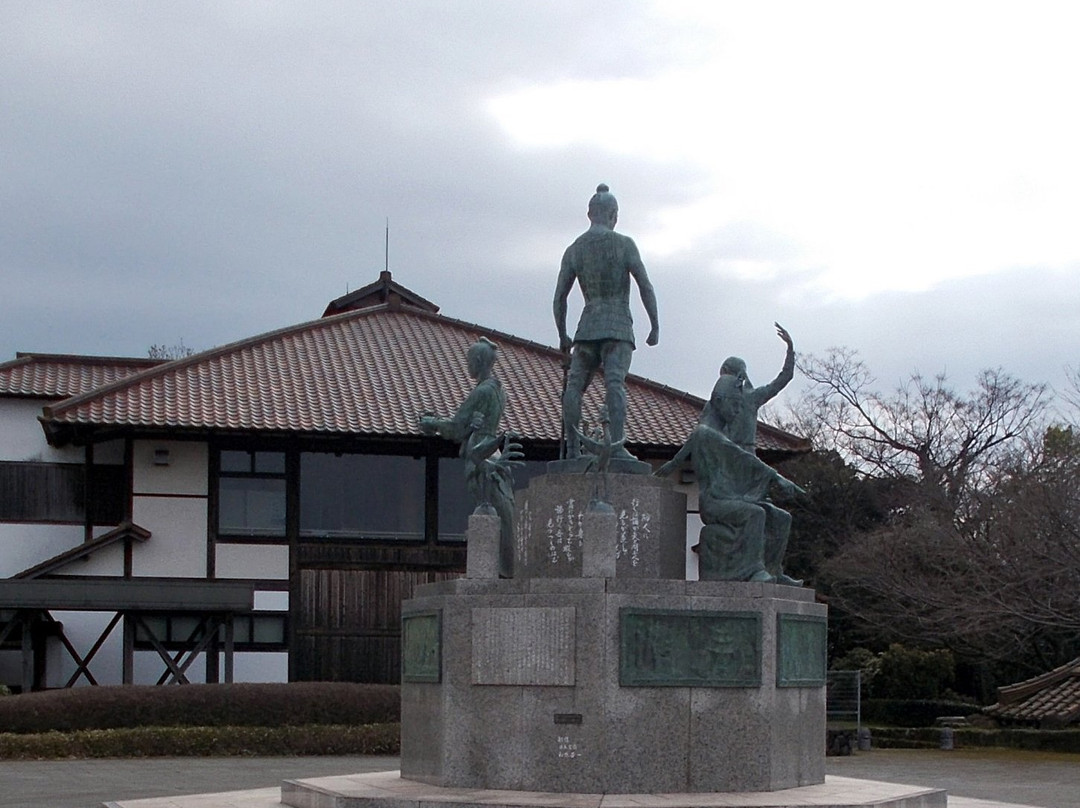 Kikuchi Castle Onkososei Monument景点图片