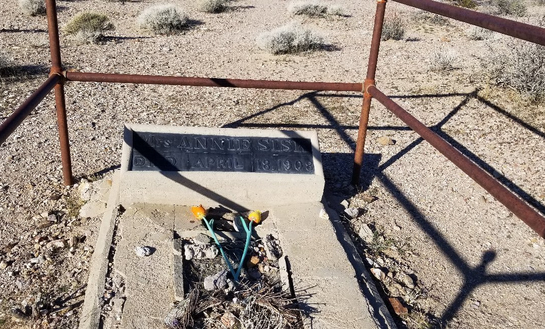 Bullfrog-Rhyolite Cemetery-比蒂必去景点