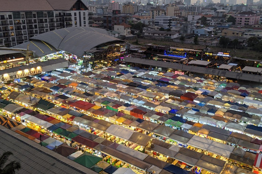 拉查达夜场-曼谷必去景点