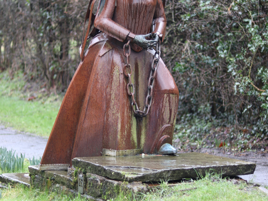 Alice Nutter Statue景点图片