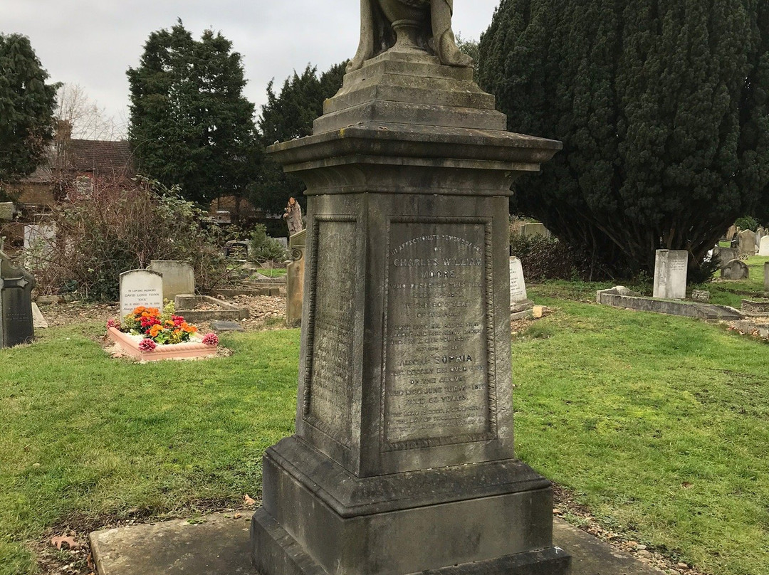 Vicarage Road Cemetery景点图片