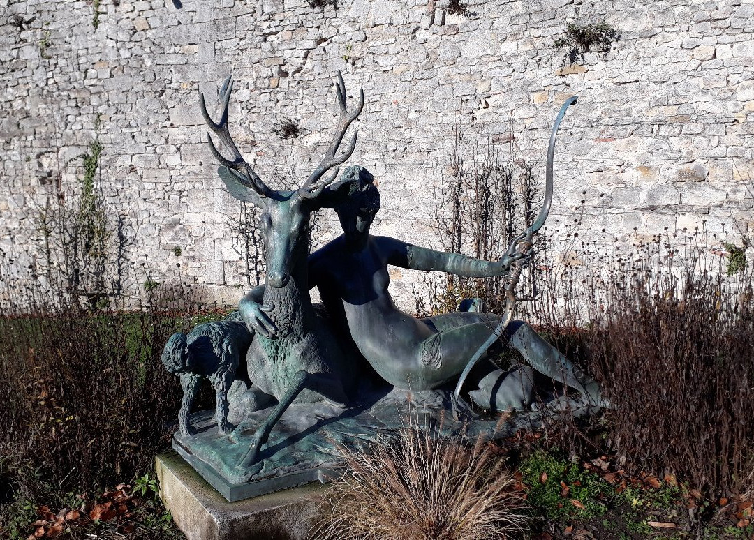 Parc et Vestiges du Chateau Royal-桑利斯必去景点