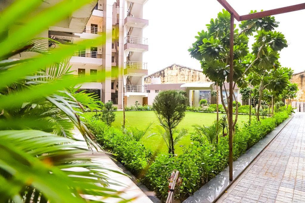 Hotel Shri Radha Nikunj