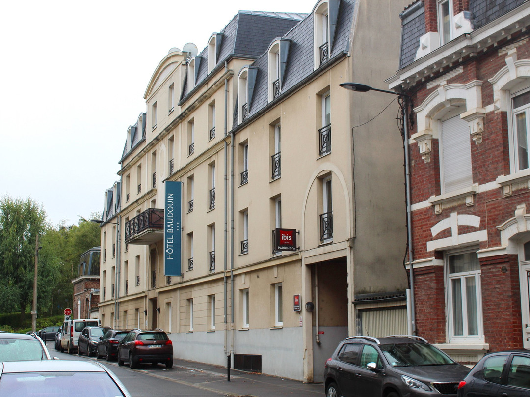 宜必思瓦朗谢讷酒店主图