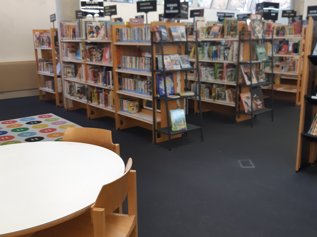 Bibliothèque Elsa Triolet-博比尼必去景点