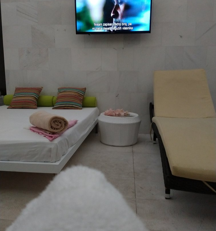 Hotel Emrovic Raj主图