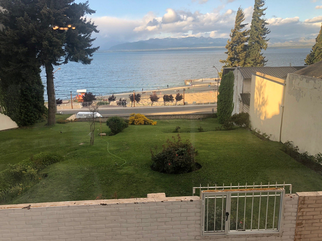 巴里洛切凯煌酒店主图