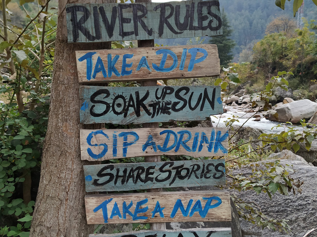 BlueHouse by the River主图