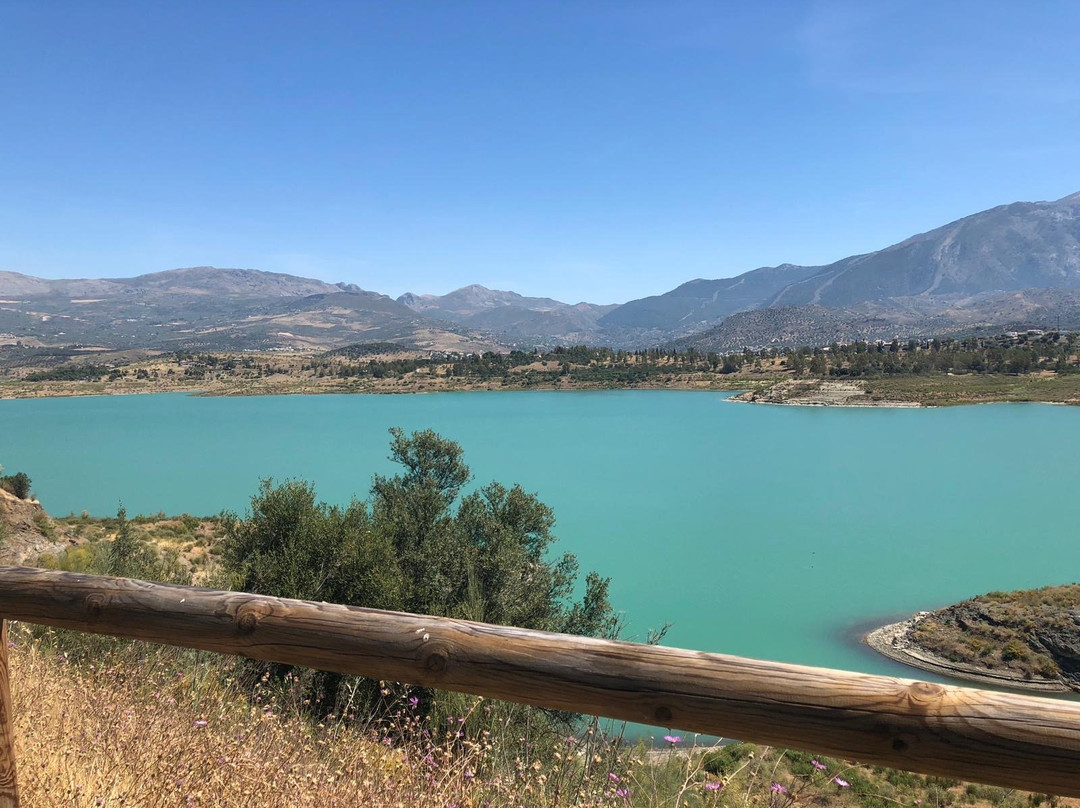 Lake Vinuela景点图片