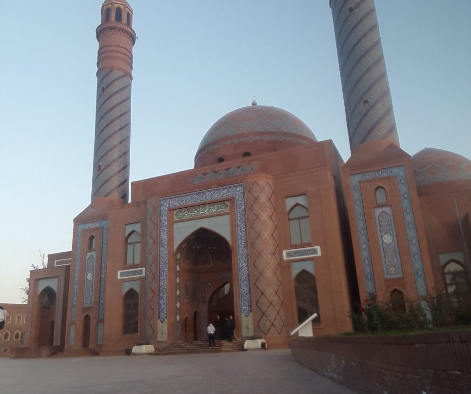 Imamzadeh Mausoleum-占贾必去景点