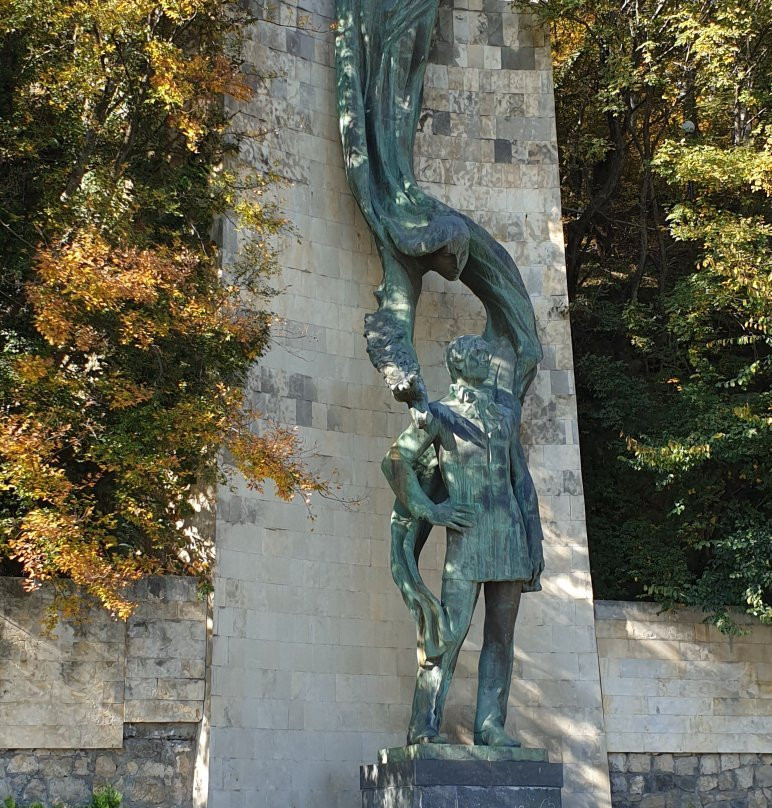 Monument to Galaktion Tabidze景点图片
