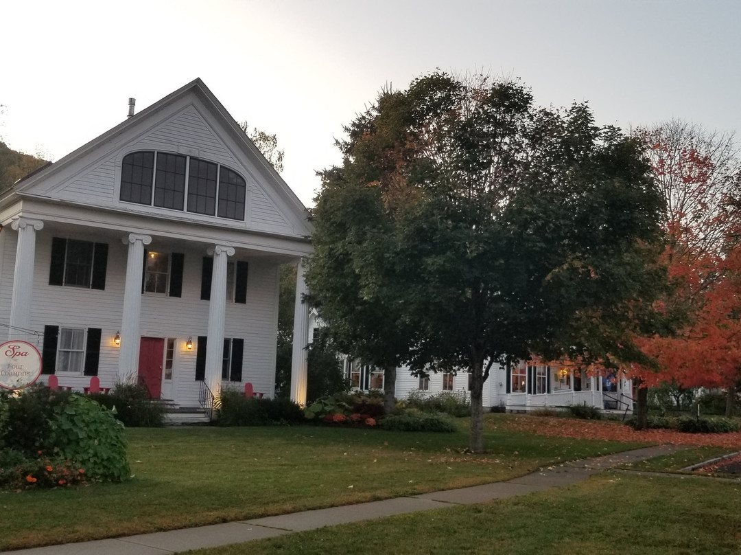 The Four Columns Inn And 1832 Tavern主图
