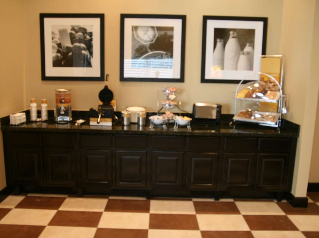 Hampton Inn La Grange主图