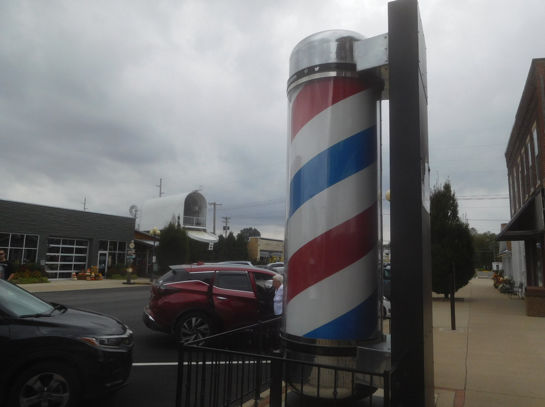 World's Largest Babershop Pole-Casey必去景点