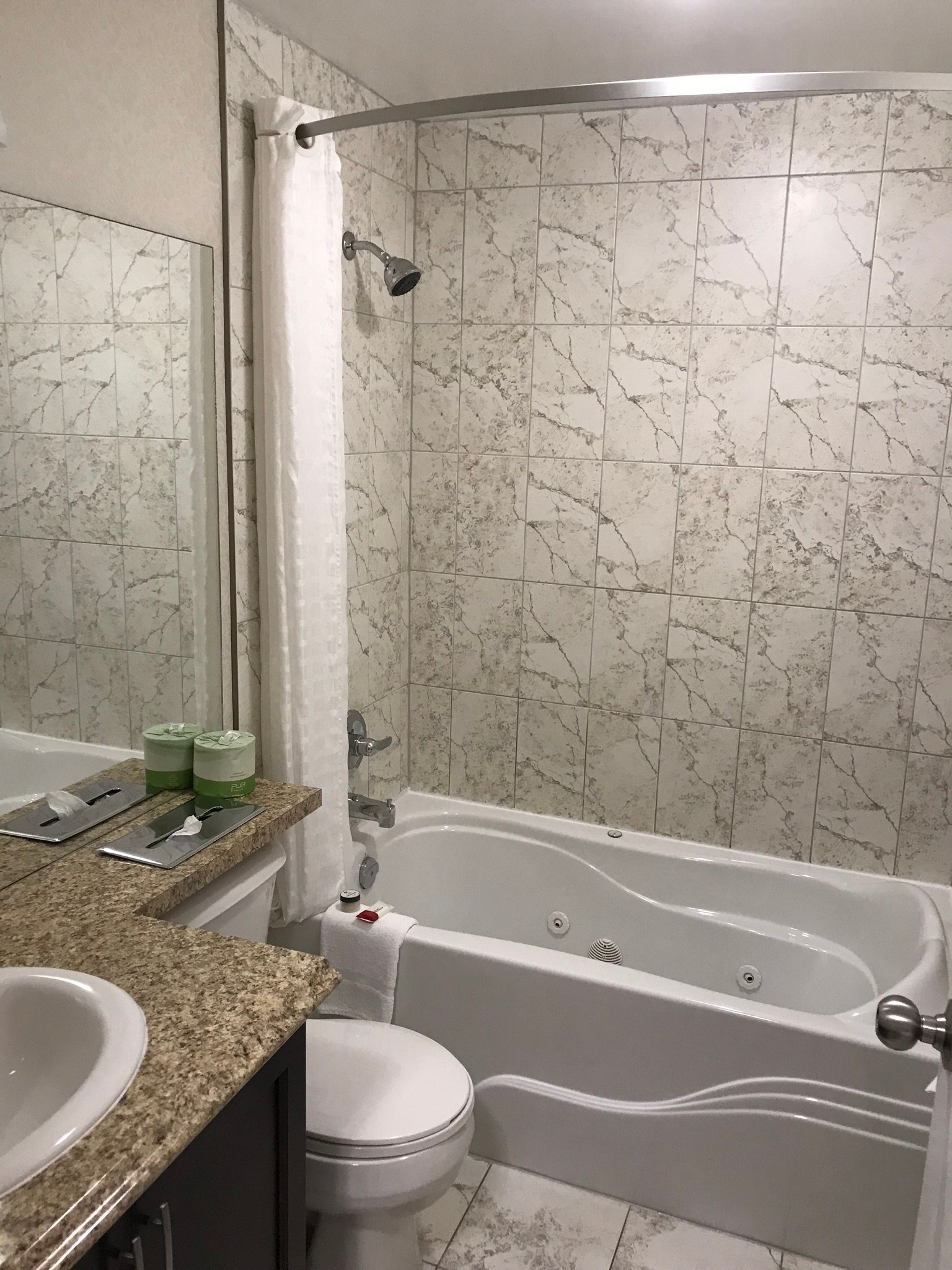 Super 8 by Wyndham Port Elgin-浴室