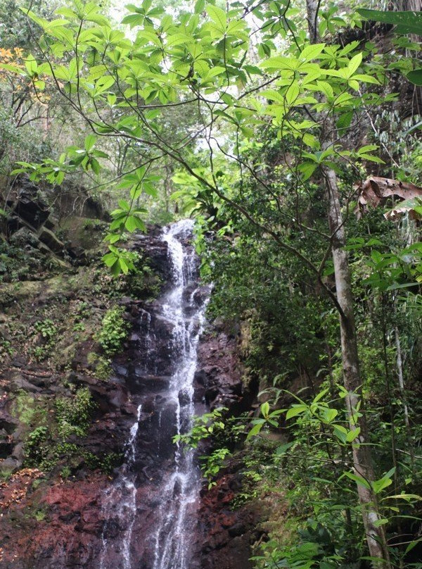 la cascade d'Anba So à Fond Lahaye景点图片