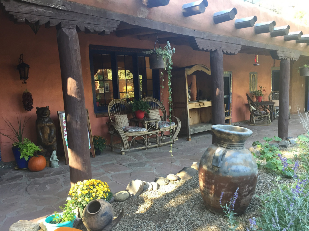 Adobe and Pines Inn B&B主图