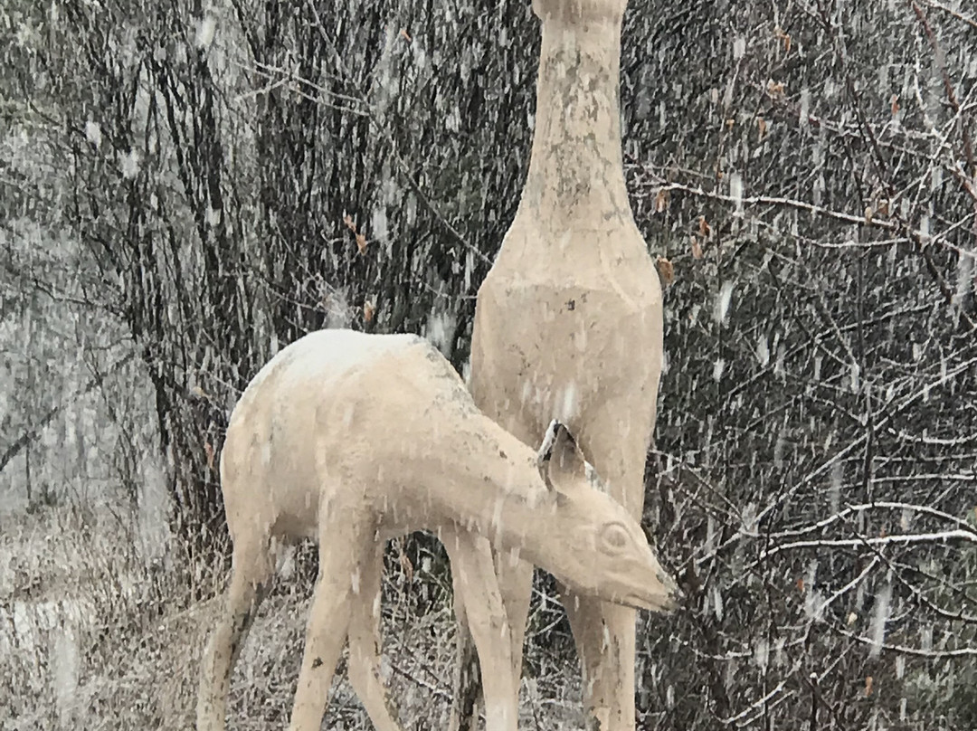 Deer Sculpture景点图片