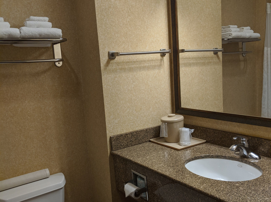 麦敏维尔凯富套房酒店主图