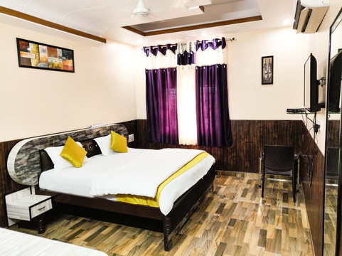 RB宫殿酒店主图