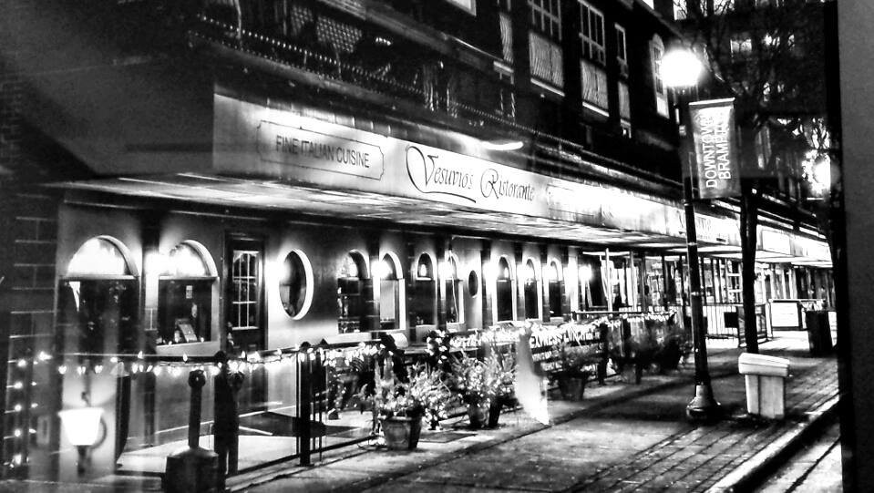 布兰普敦餐馆和美食-Vesuvio Ristorante