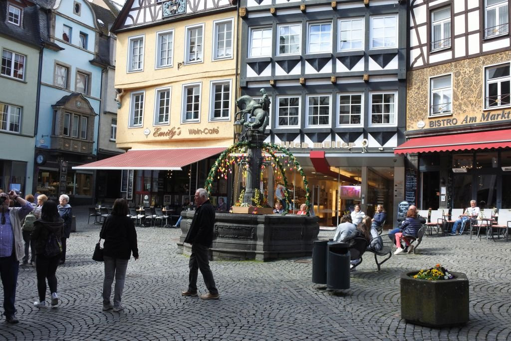 Martinsbrunnen-科赫姆必去景点