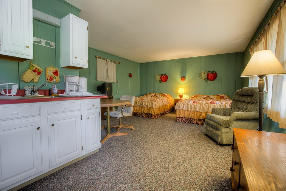 Motel In The Meadow主图