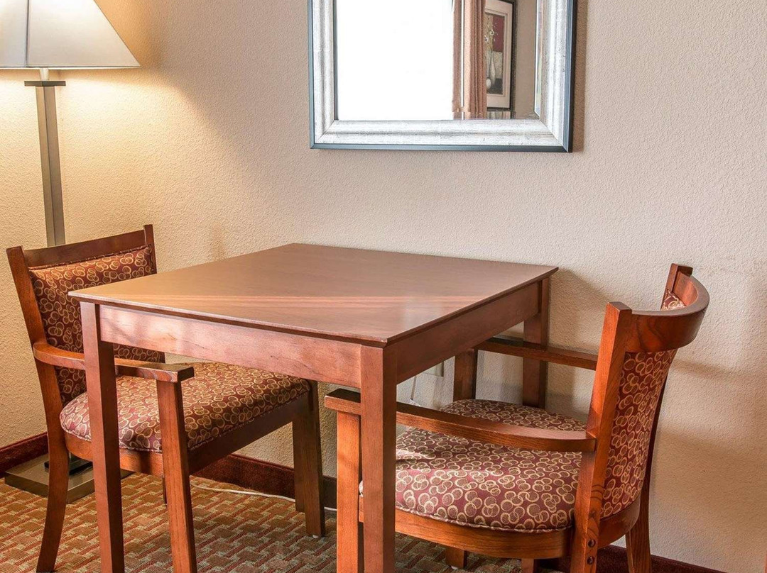 Quality Inn Near Interstate I94主图