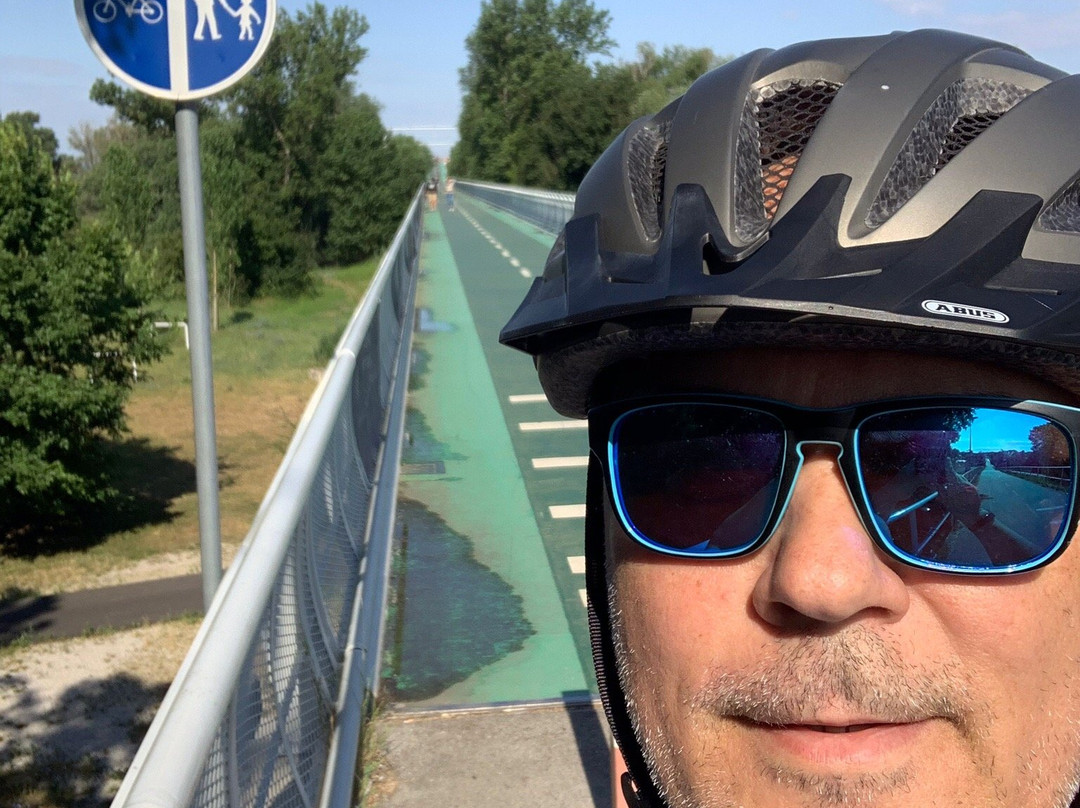 Freedom Cycling Bridge-Devinska Nova Ves必去景点