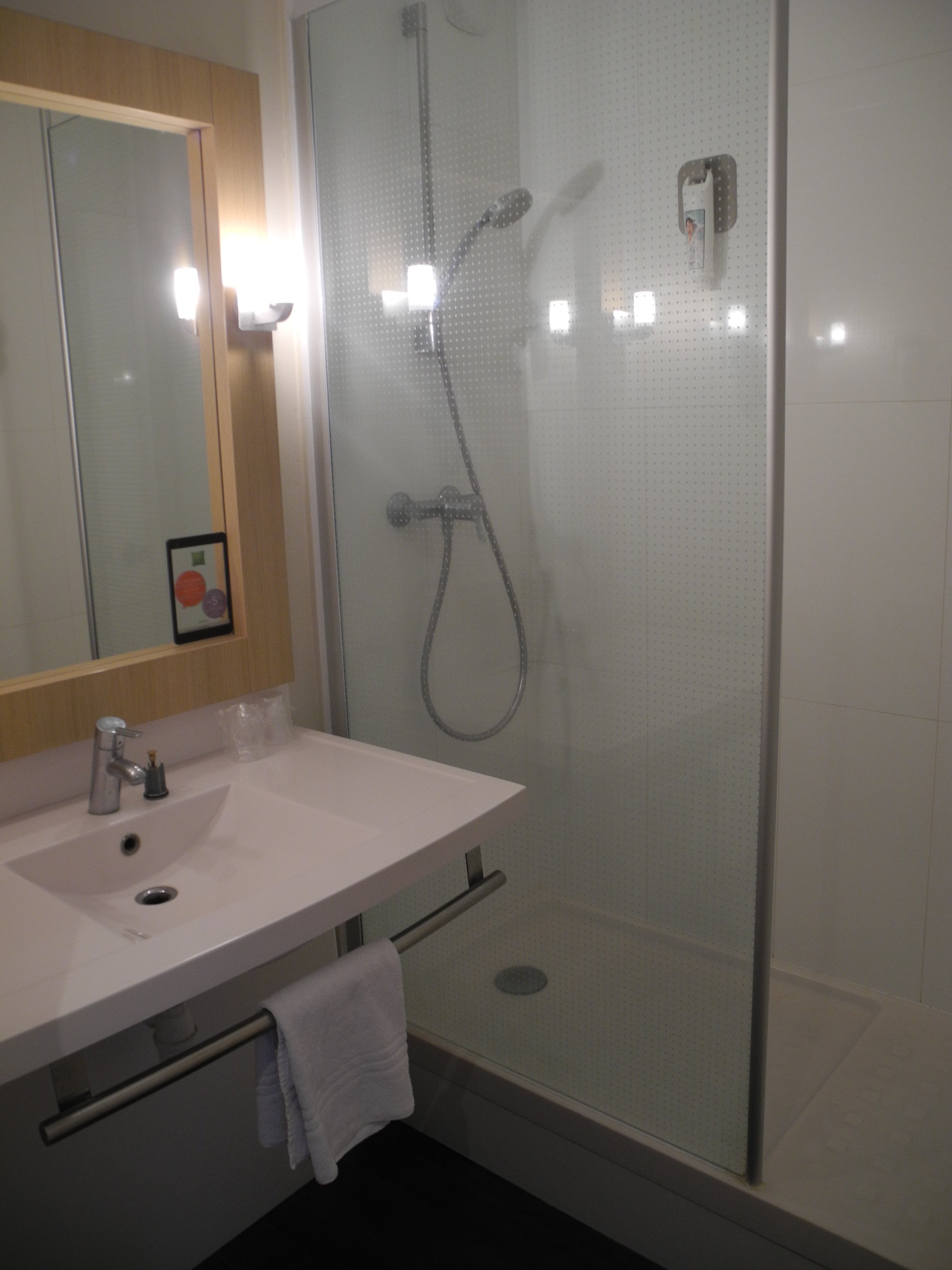 Ibis Styles Chinon-浴室