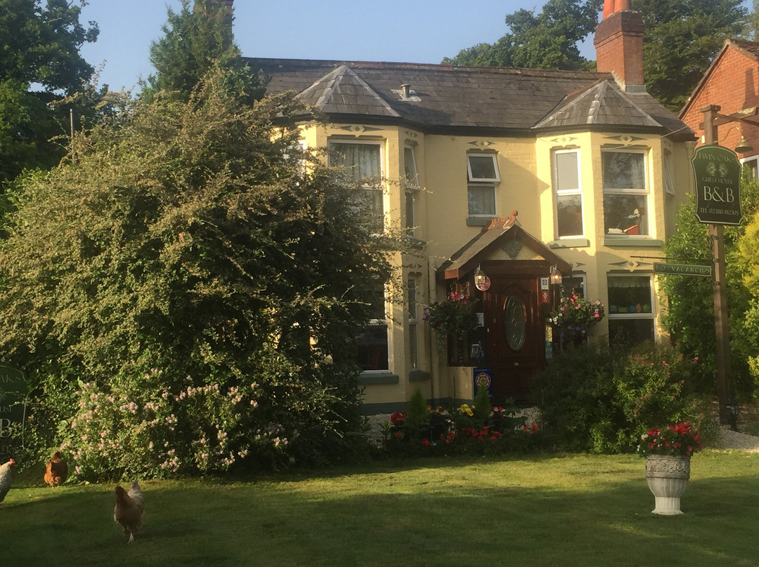 Twin Oaks Guest House主图