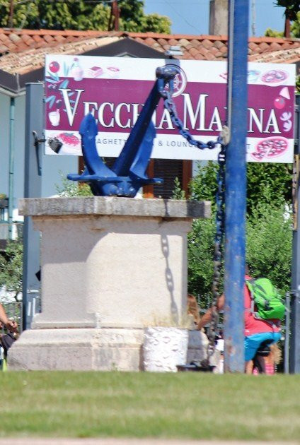 Monumento ai Caduti del mare-佩斯基耶拉德尔加尔达必去景点