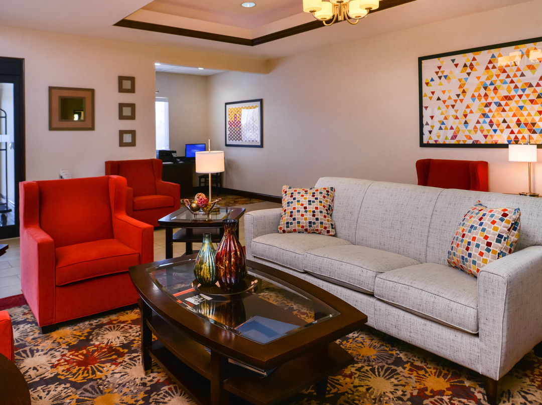 匹兹堡快捷假日&套房酒店主图