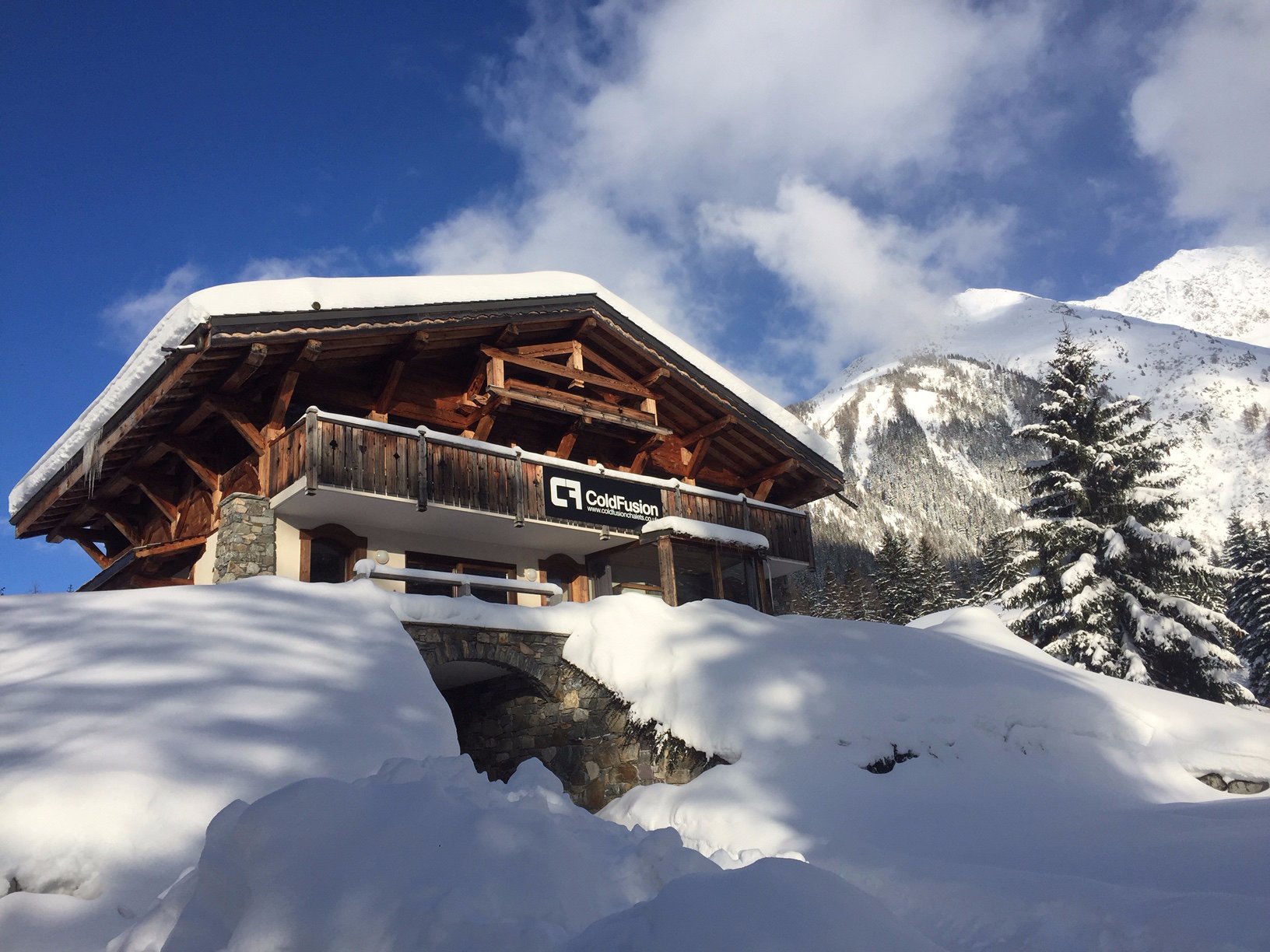 Cold Fusion Chalets-官方