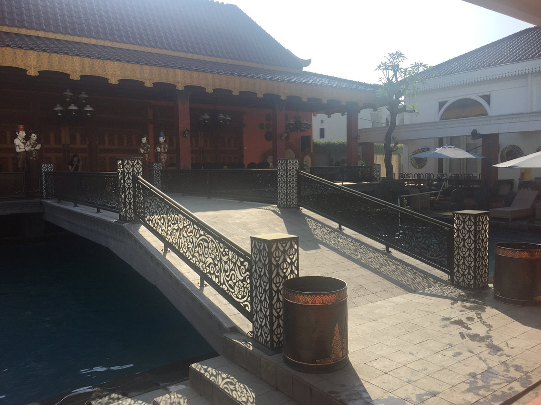 Ramada Suites by Wyndham Solo主图