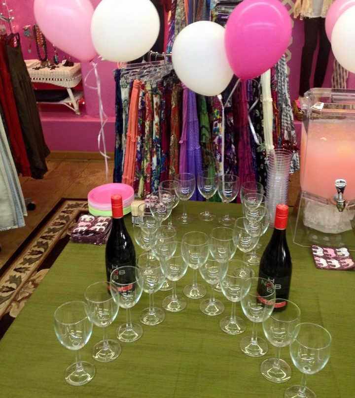 The Shady Lady’s Closet-墓碑镇必去景点