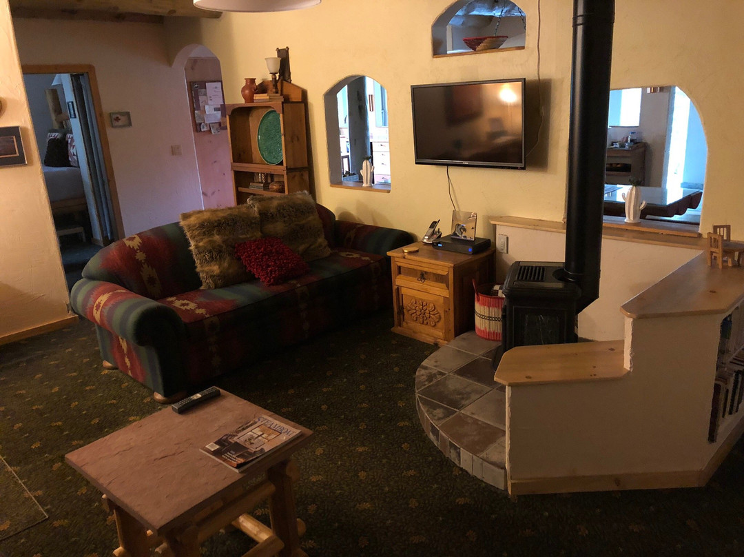 Mariposa Lodge Bed and Breakfast主图