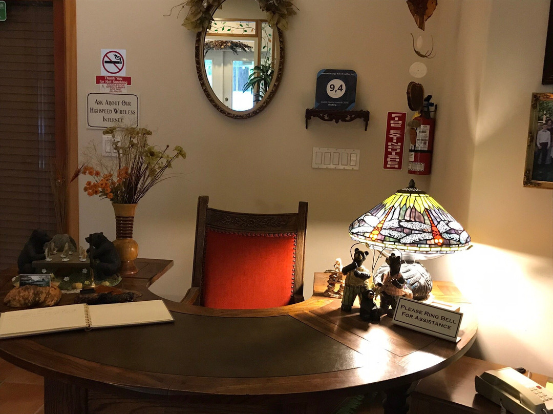 Cedar Wood Lodge Bed & Breakfast Inn & Conference Center主图